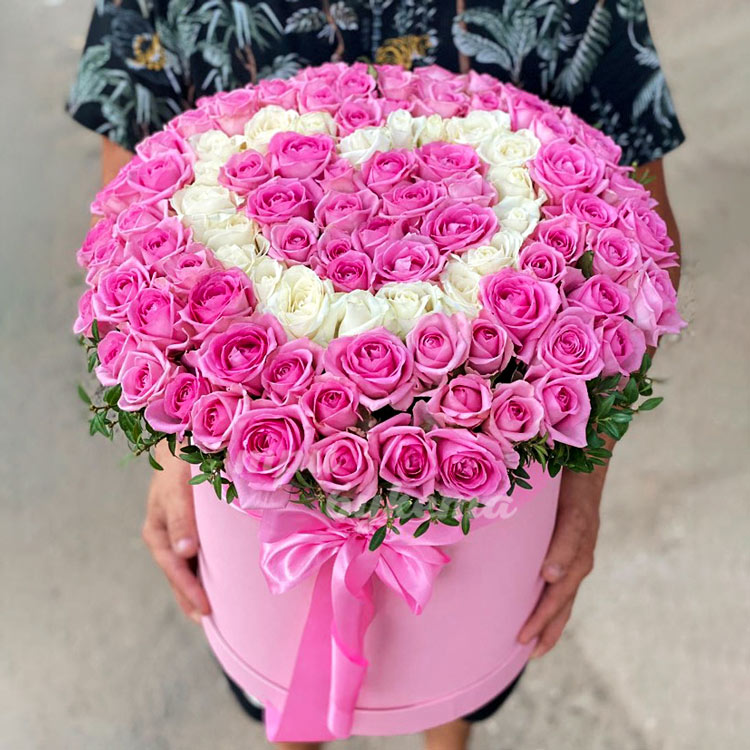101 розовую розу в коробке