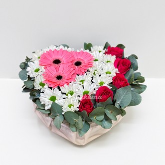 Комп. с герберами и хризантемами