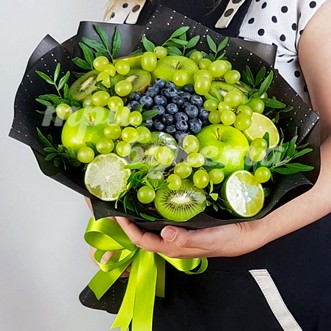 Букет из фруктов и черники Букет из фруктов и черники