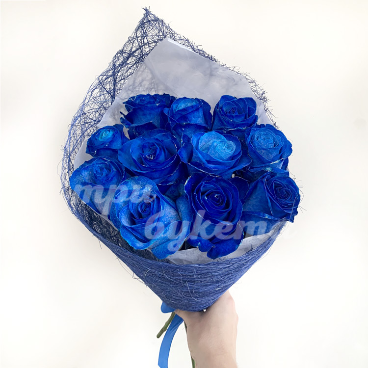 Букет из 11 синих роз (крупный план)